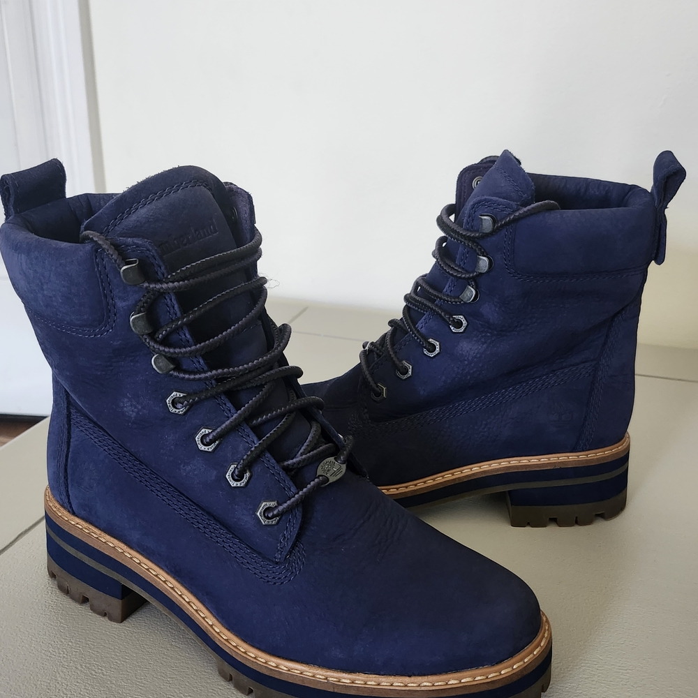 Timberland Courmayeur Valley 6" Boots Navy Blue Nubuck Women's Size 8 - EUC
